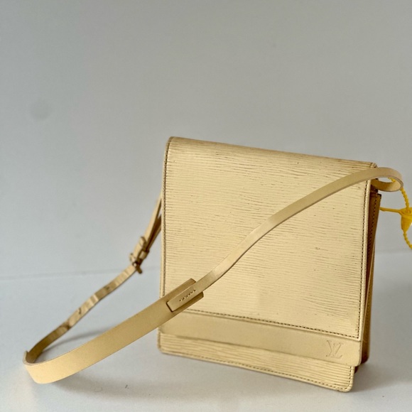 Louis Vuitton Lemon Drop Mini Epi - Picture 8 of 16